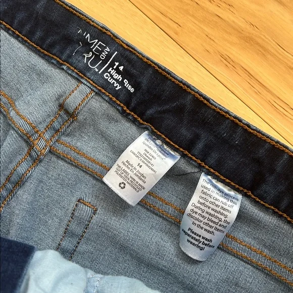 Time and Tru High Rise Curvy Skinny Jeans Size 14 - Picture 5 of 8